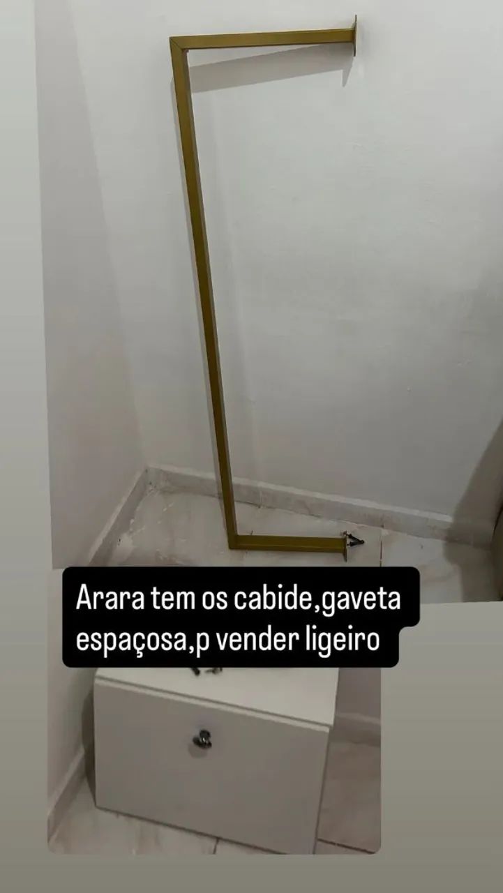Arara com cabides , gaveta espaçosa