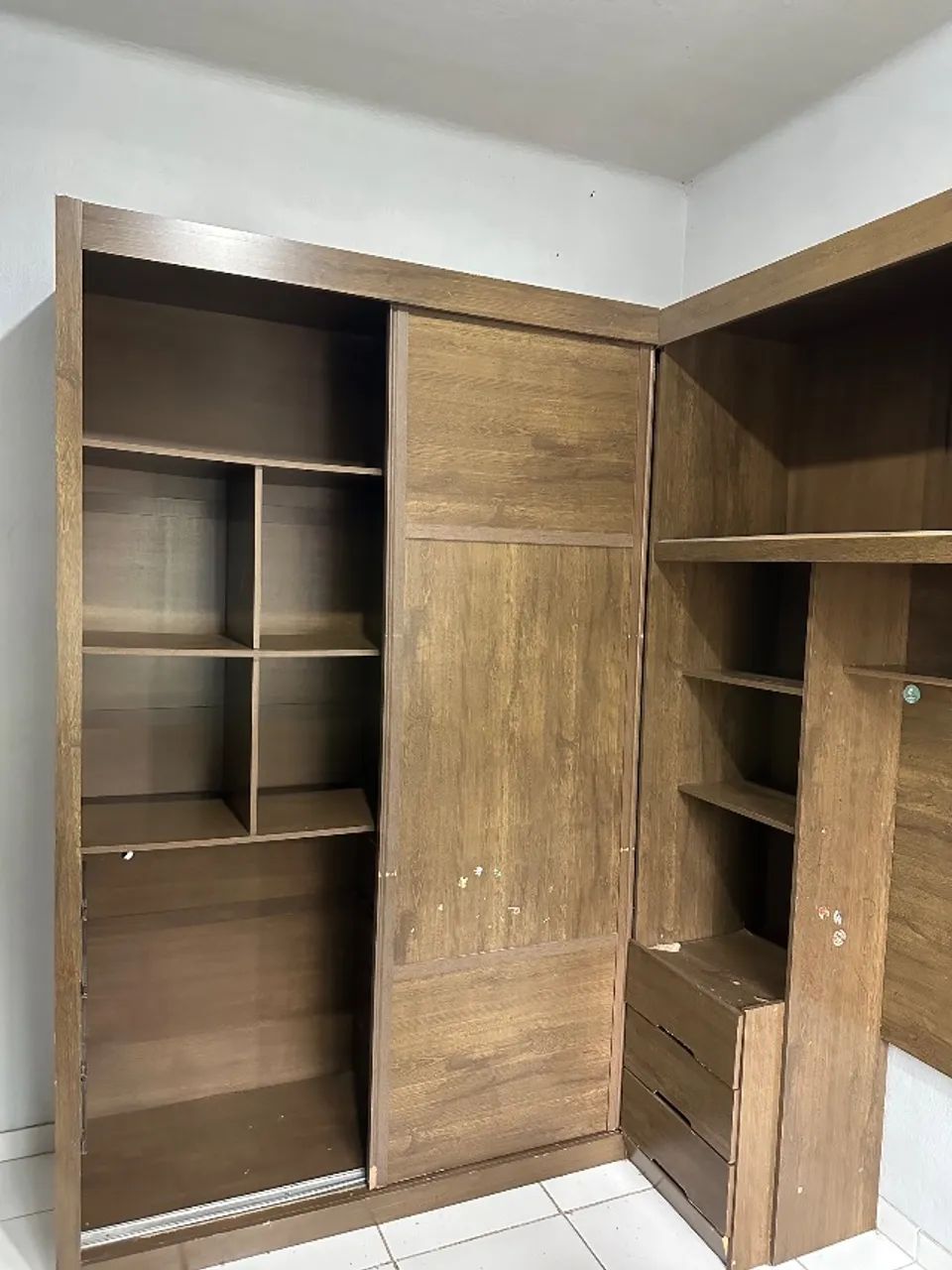 Guarda roupa em madeira e MDF geram móveis 2 paredes - Foto 3