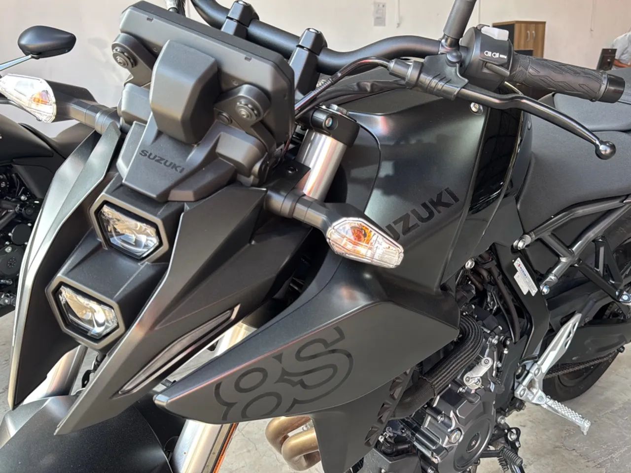 SUZUKI GSX 8S - Foto 4