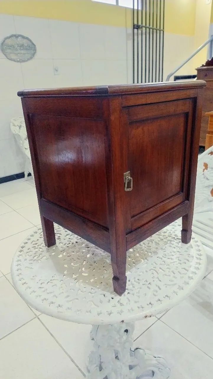 Mesinha de cabeceira antiga  - Foto 2