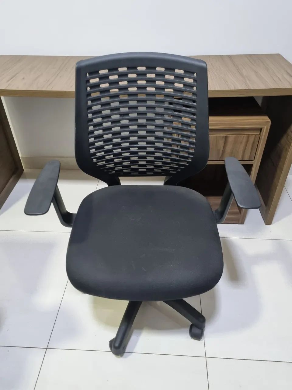 Mesa, criado-mudo e cadeira - Foto 2