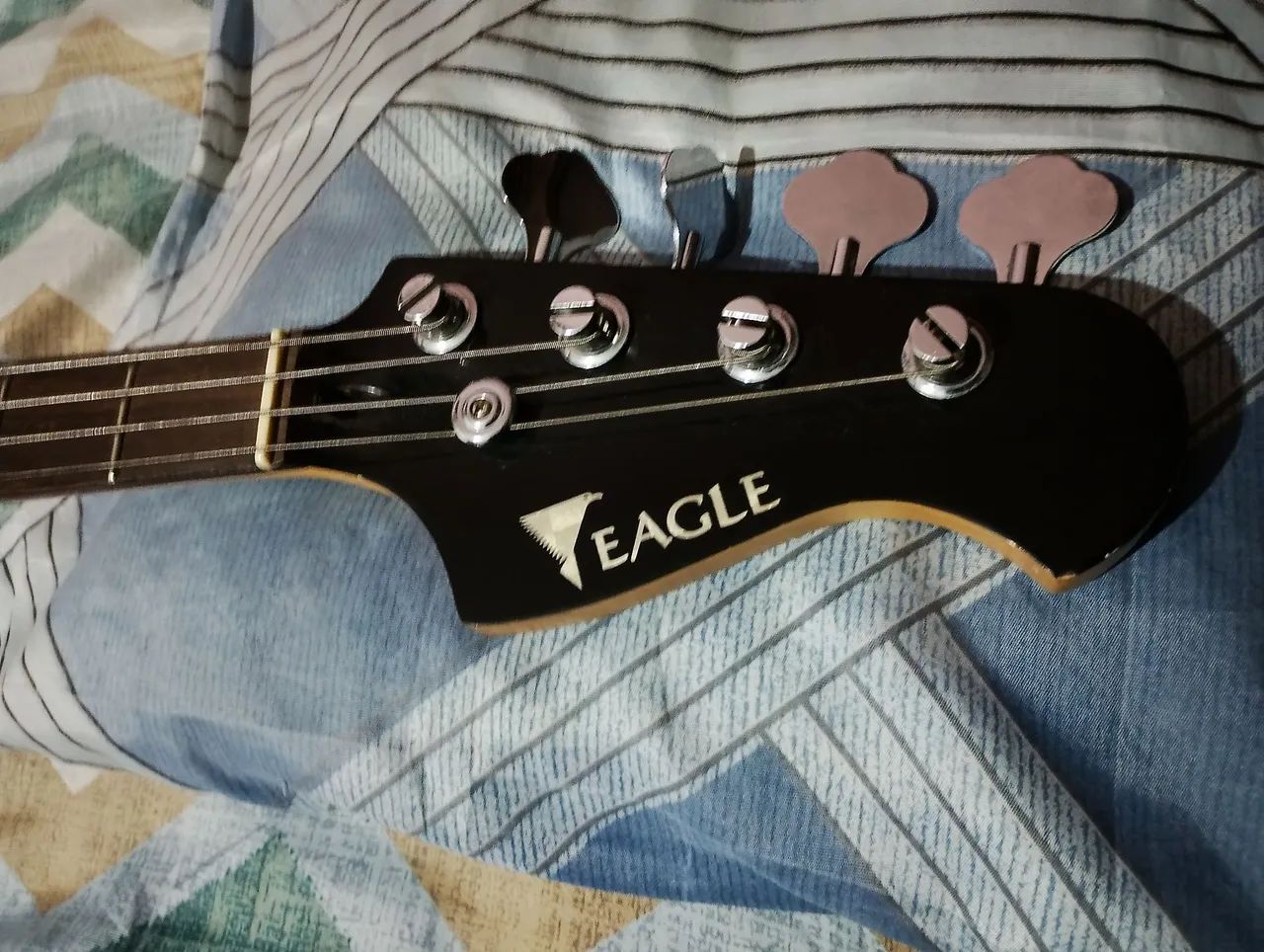 Baixo Eagle 
