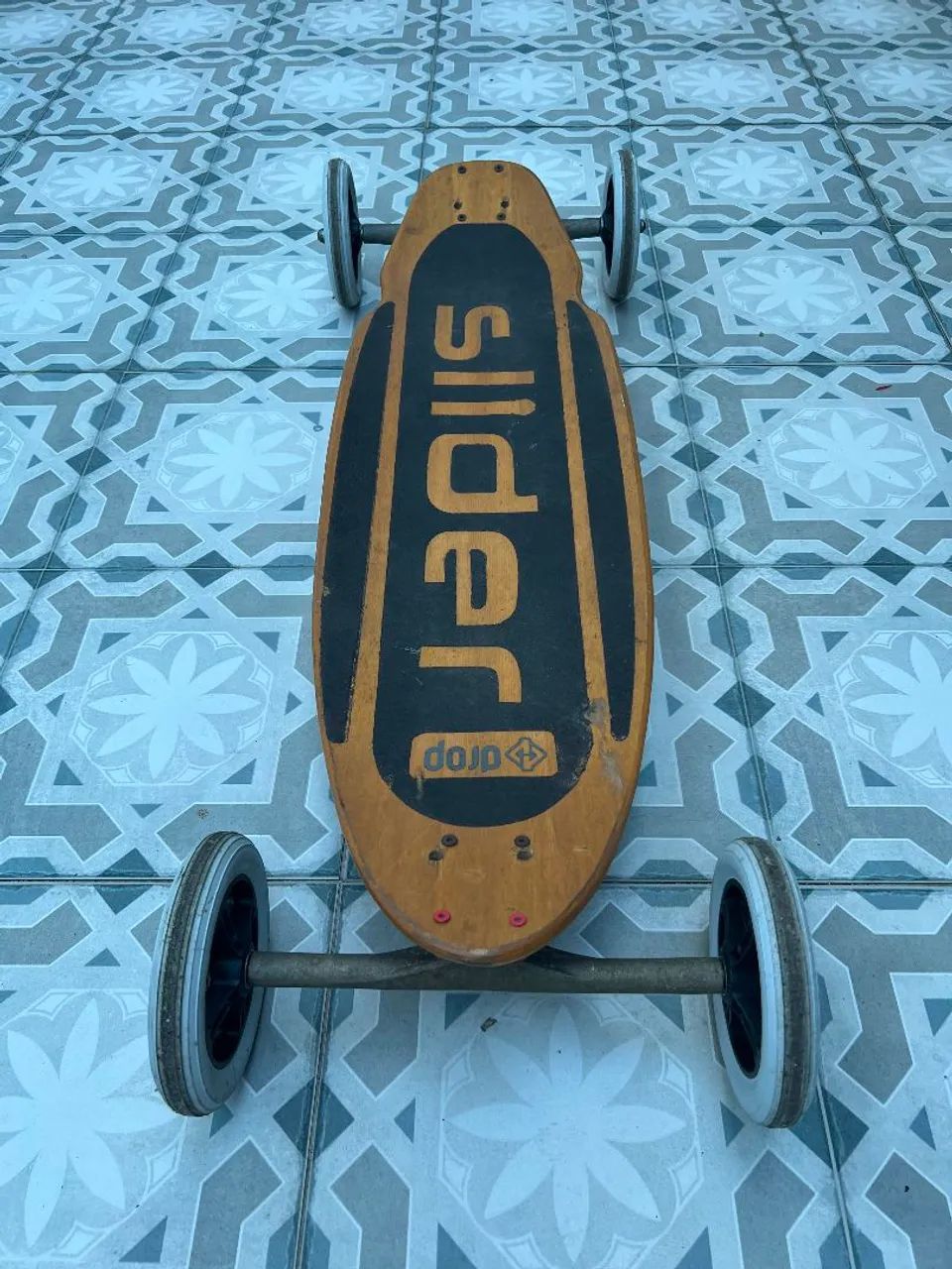 Skate carveboard drop