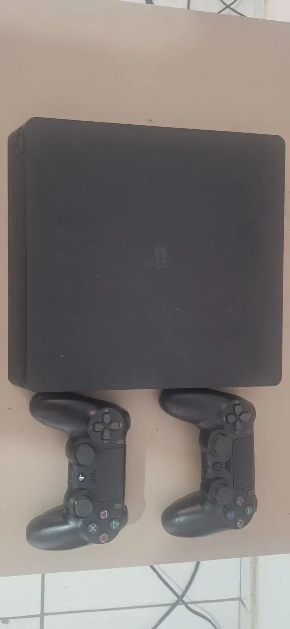 Ps4 slim com 2 controles e vários jogos