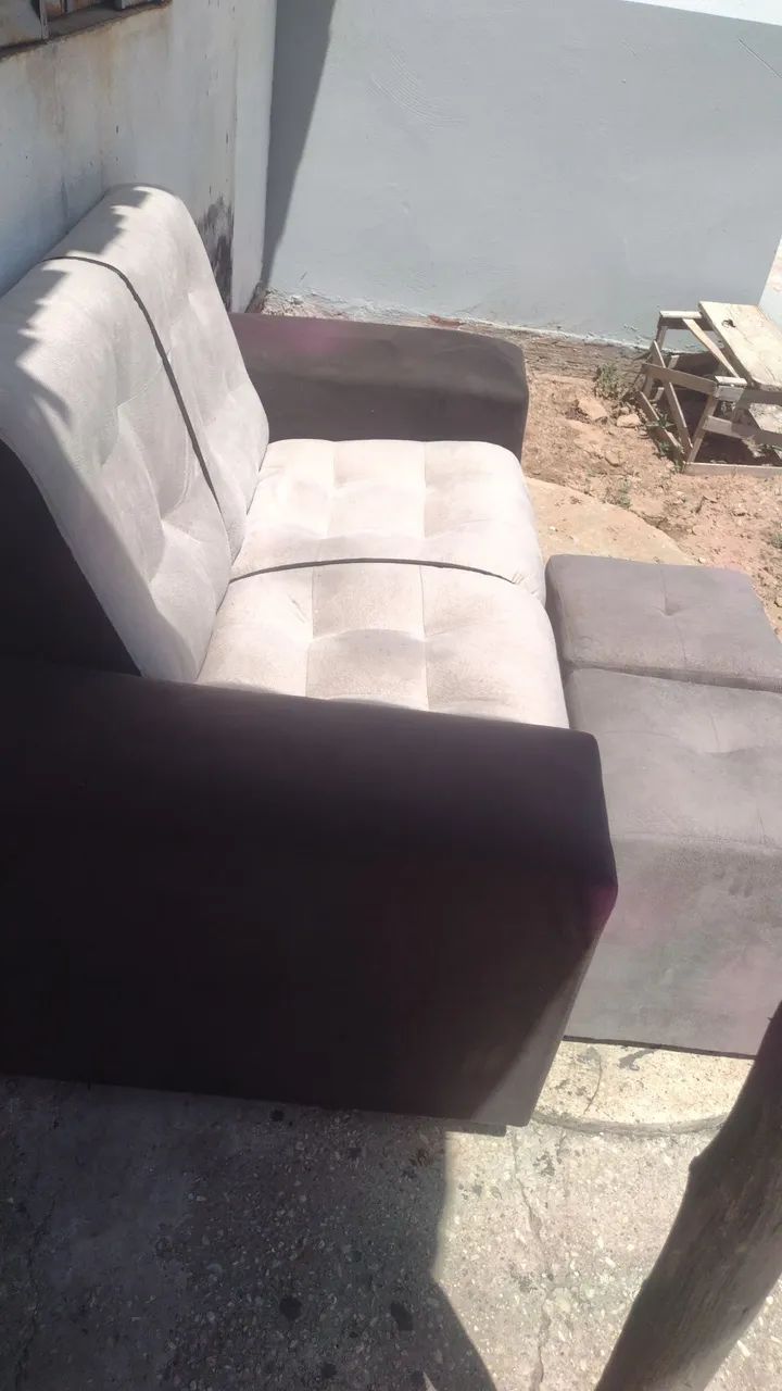 Vendo kit; sofá de 2 lugares com 2 pulfs.
