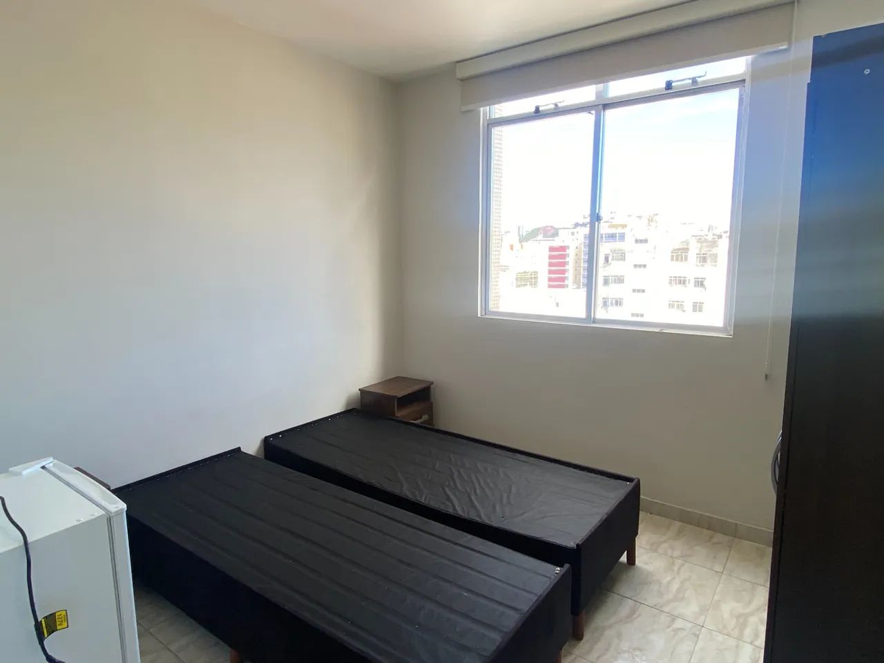 Quarto e sala com mobília no Centro para locação - Foto 4