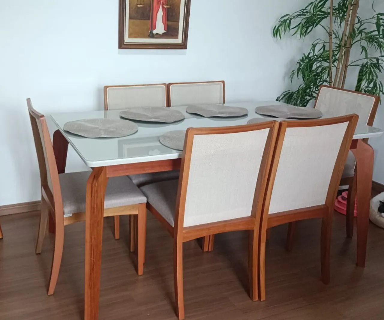Mesa de jantar e cadeiras 