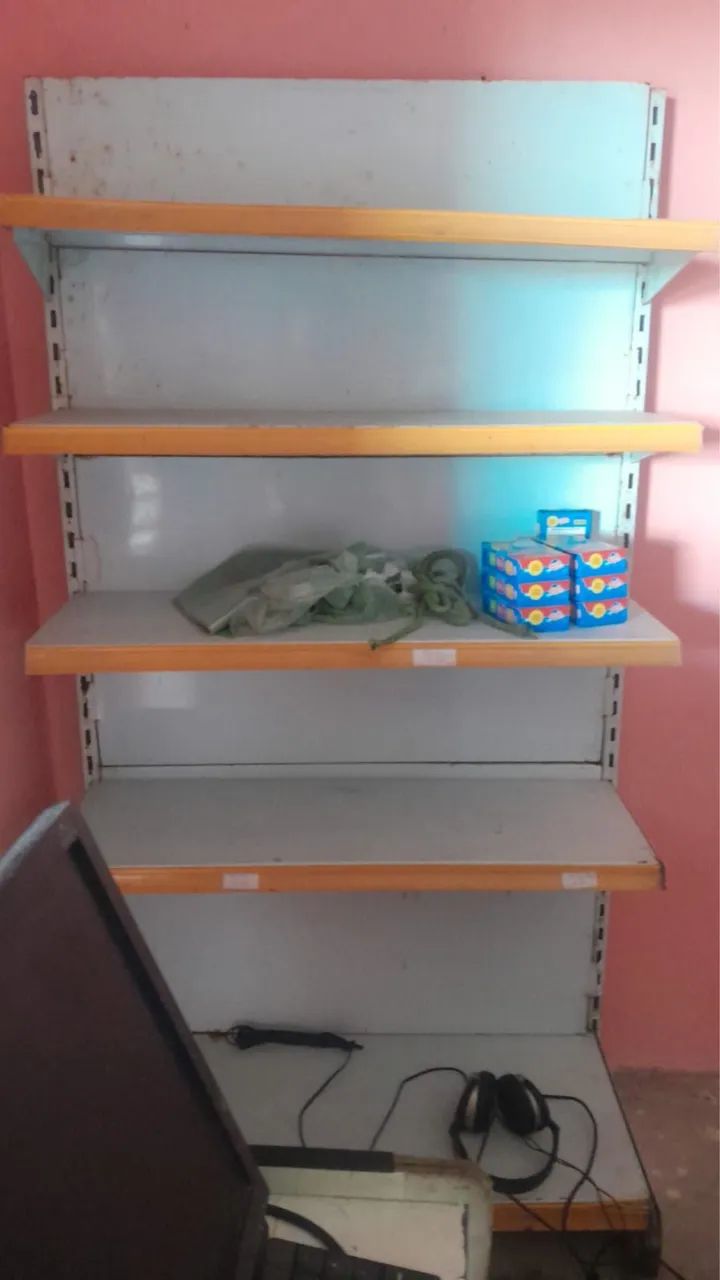 ? VENDO 10 PRATELEIR!