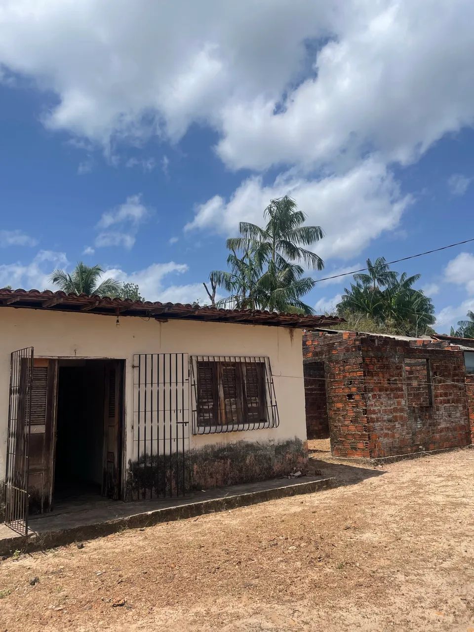 Sítio com Casa Ampla 