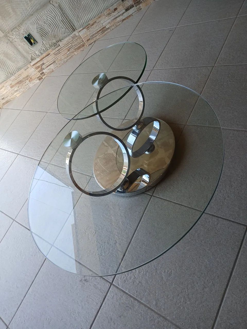 Lindíssima mesa de centro argolas inox giratorias e vidro. - Foto 4