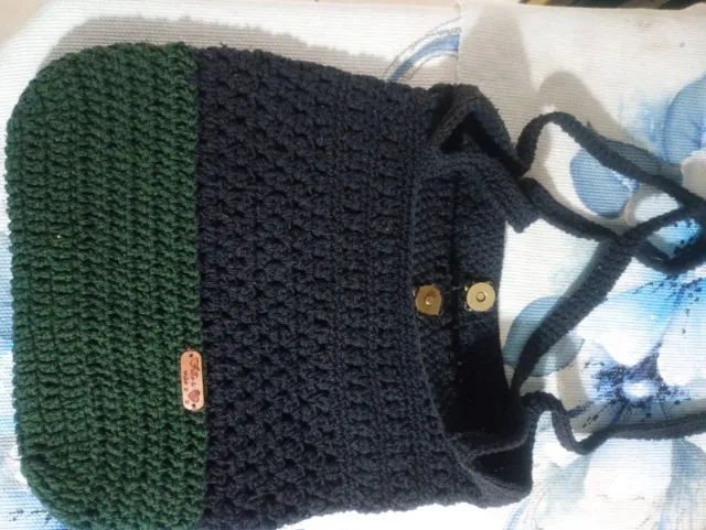 Bolsa de Crochê Preta e Verde - Artesanal Feita à Mão - Foto 4