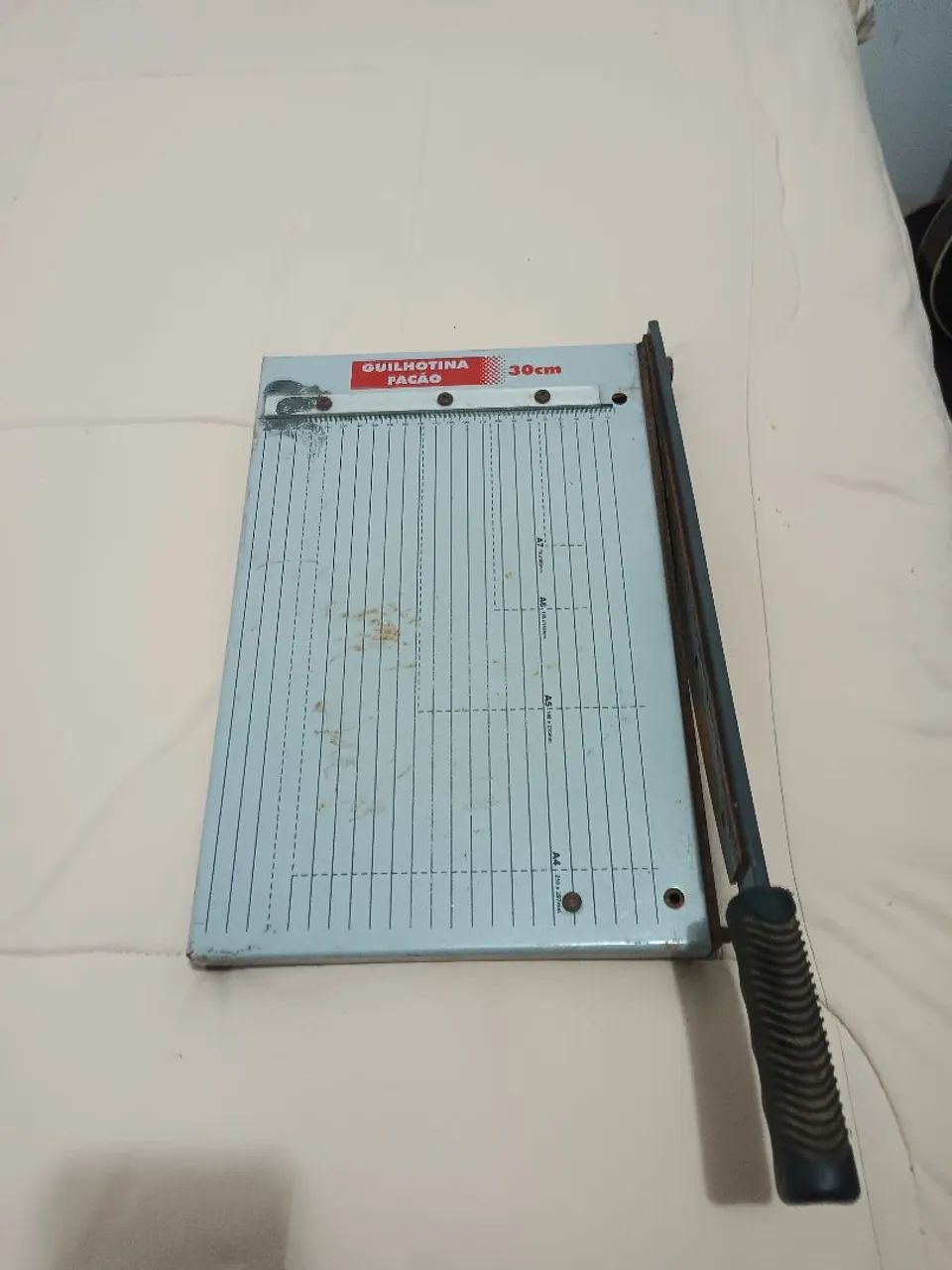 Guilhotina A4 para papel manual 30cm em aço Lassane 12 fls - Foto 3