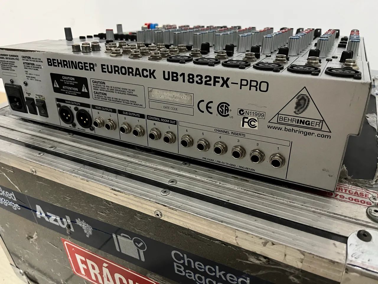 Mesa De Som Behringer Eurorack Ub1832fx-pro