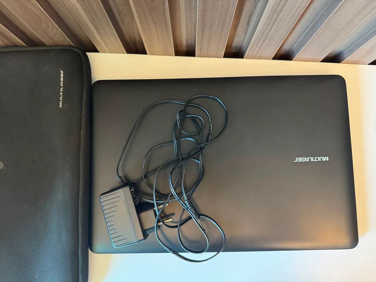 Computador + Case de transporte/proteção.