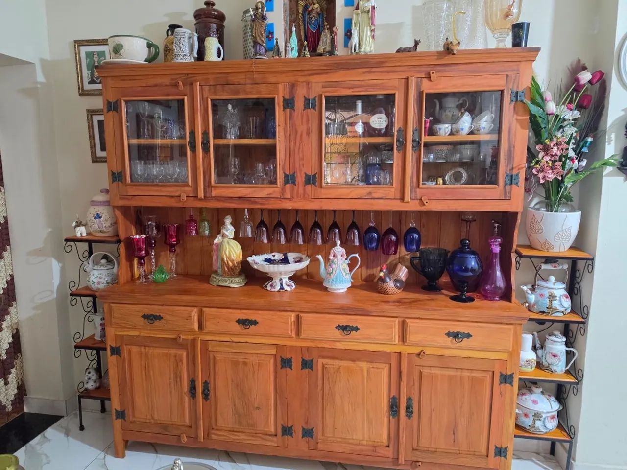 Armário madeira peroba rosa 