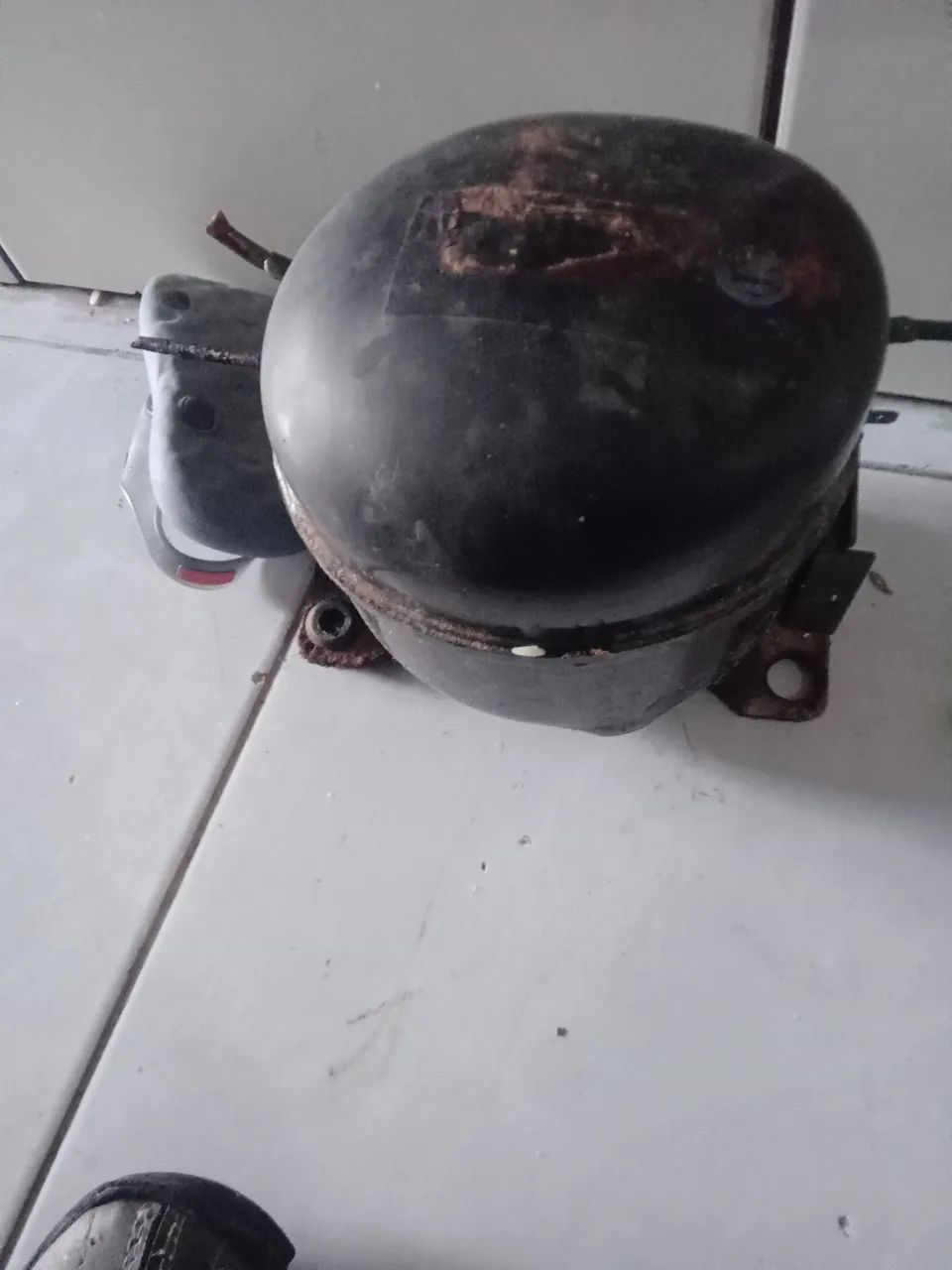 Compressor de geladeira Electrolux 