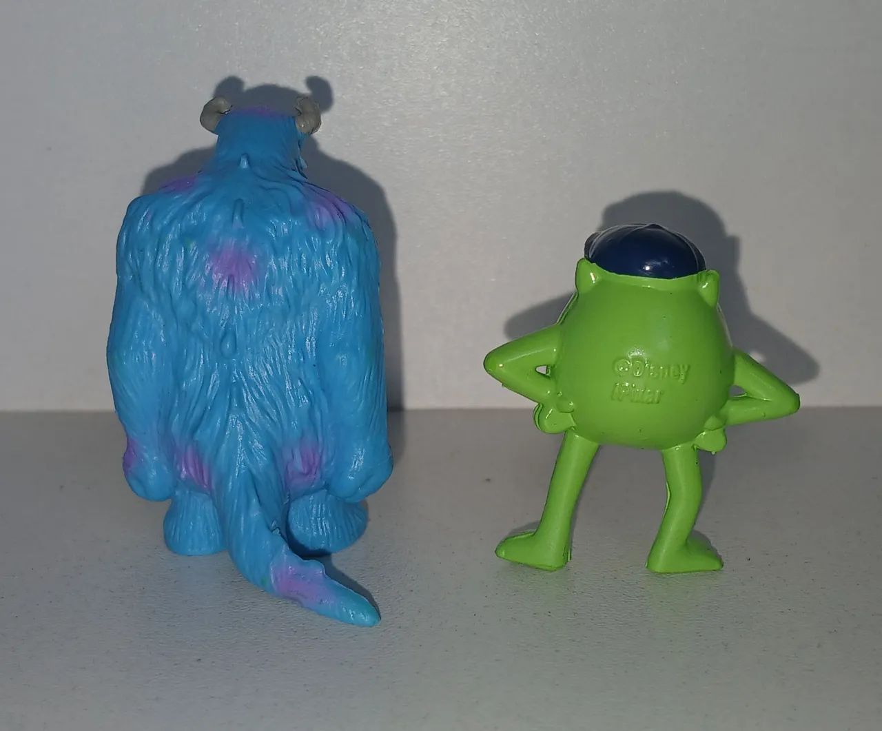 LOTE 2 BONECOS DUPLA MINIATURAS MONSTROS SA MIKE WAZOWSKI SULLEY - Foto 2