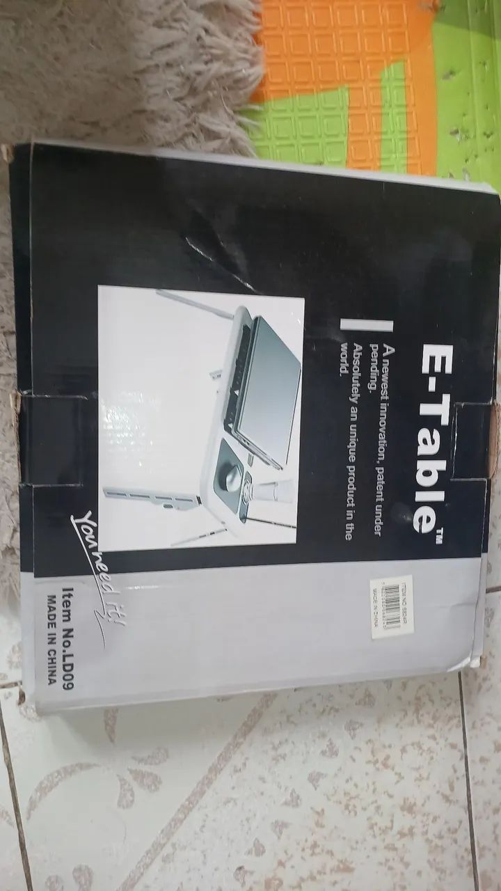 Mesinha de notebook com resfriador.