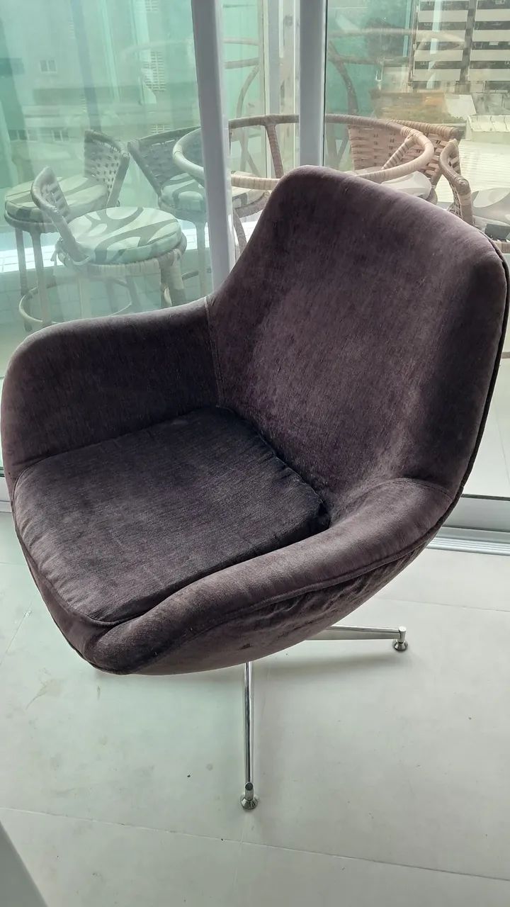Poltrona Womb chair usada em ótimo estado.