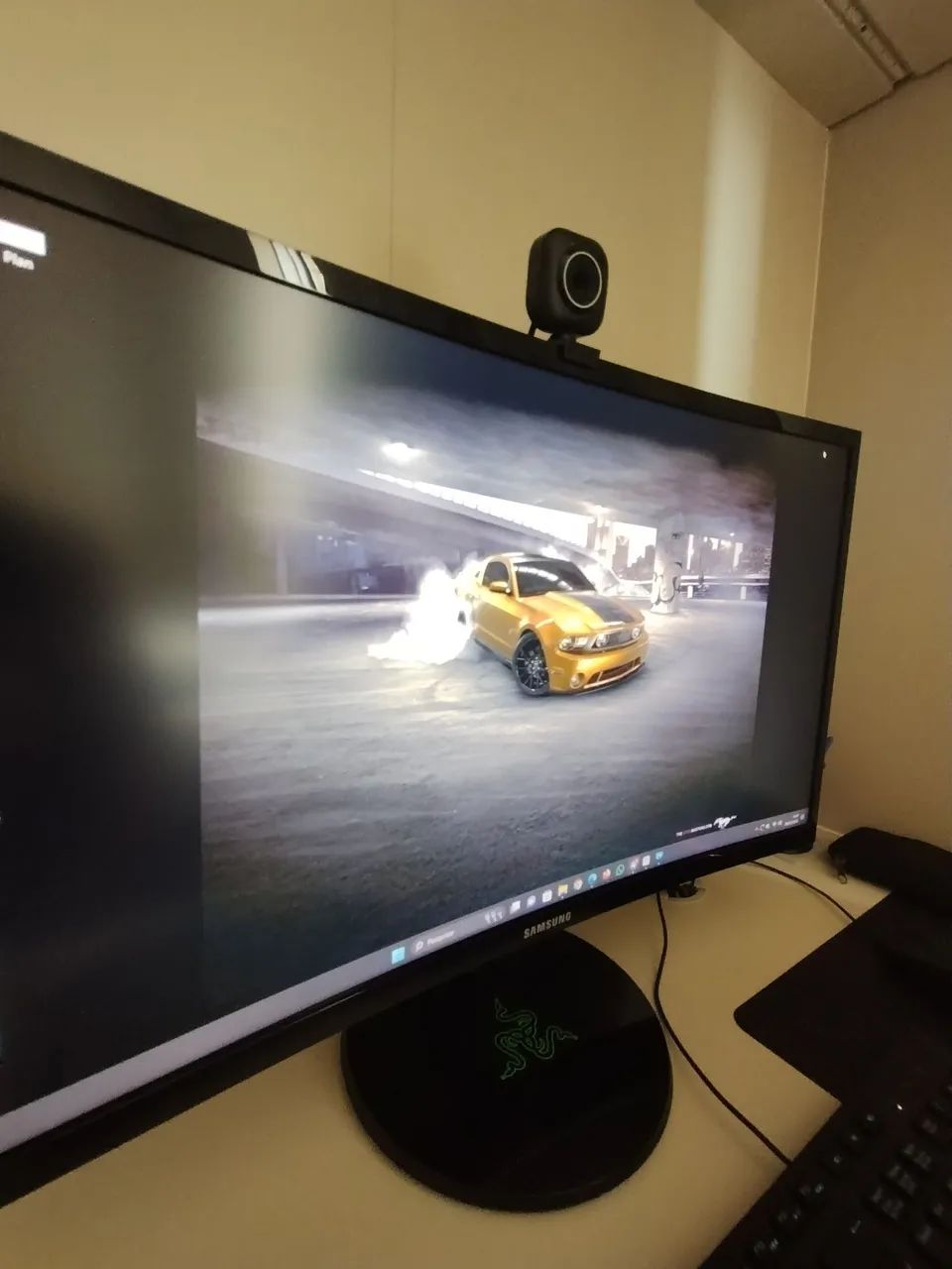 Monitor CURVO SAMSUNG 27" FHD; HDMI/VGA FREESYNC CF390 - Foto 2
