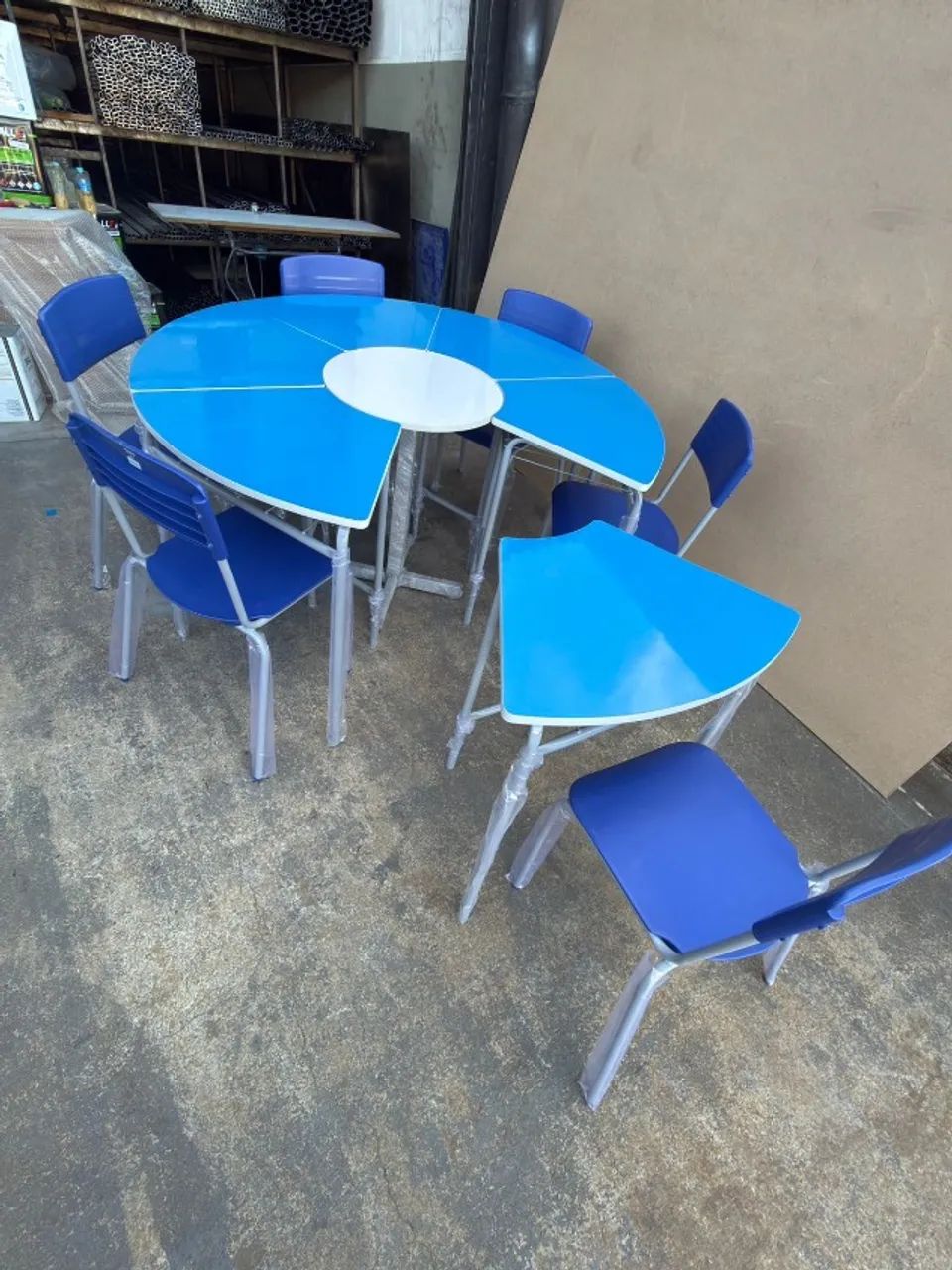 Conjunto Escolar Sextavado 7 mesas e 6 cadeiras 