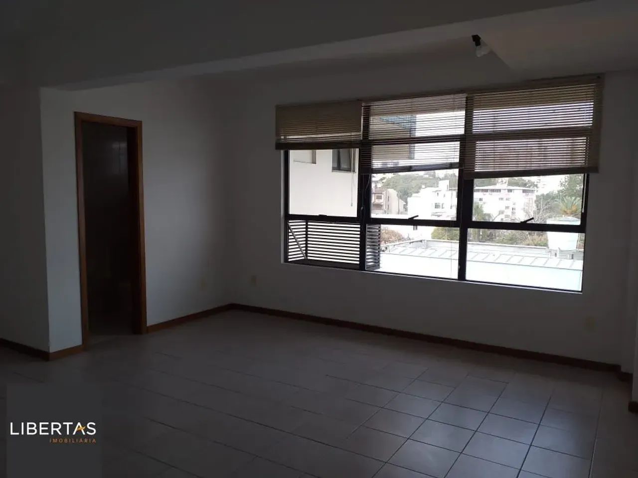Sala Comercial 1 dormitórios à venda Passo da Areia Porto Alegre/RS