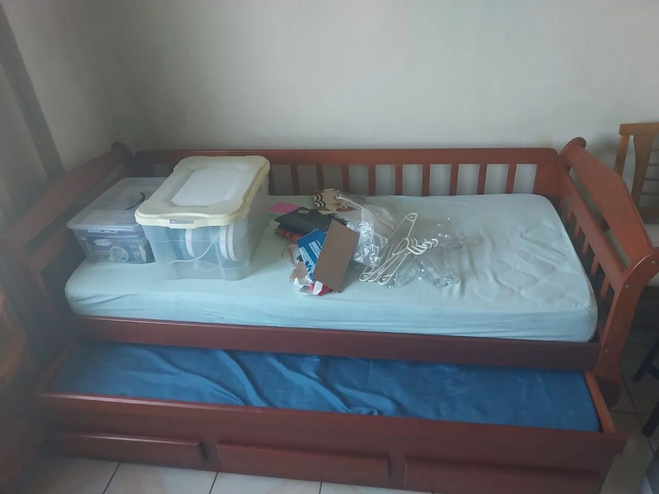Cama de madeira com colchão - Foto 2