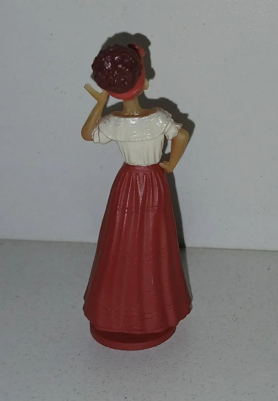 BONECO MINIATURA DISNEY ENCANTO DOLORES MADRIGAL - Foto 2