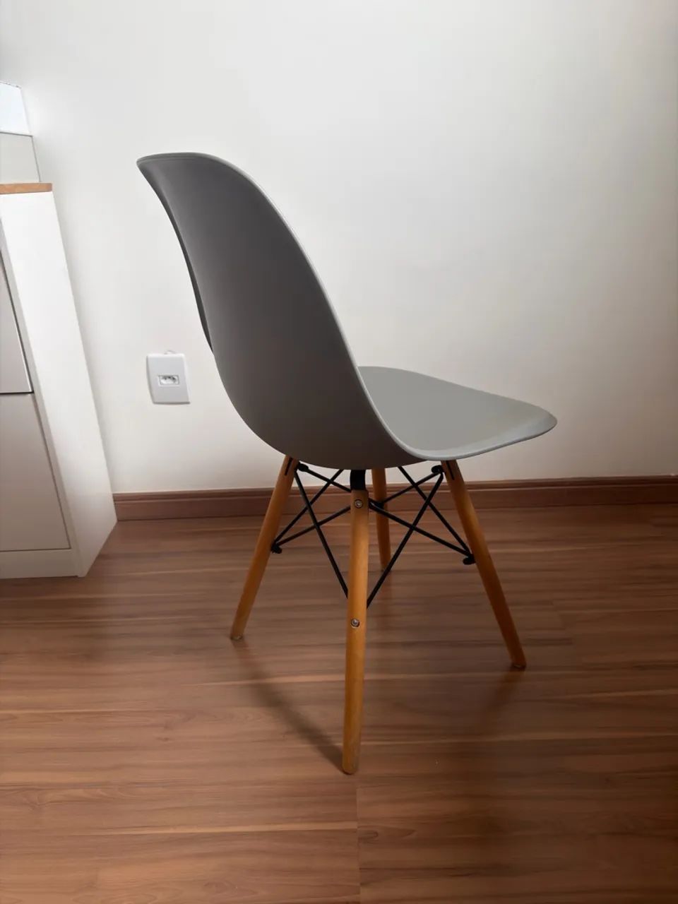 Cadeira Charles Eames Eiffel Cinza  - Foto 3