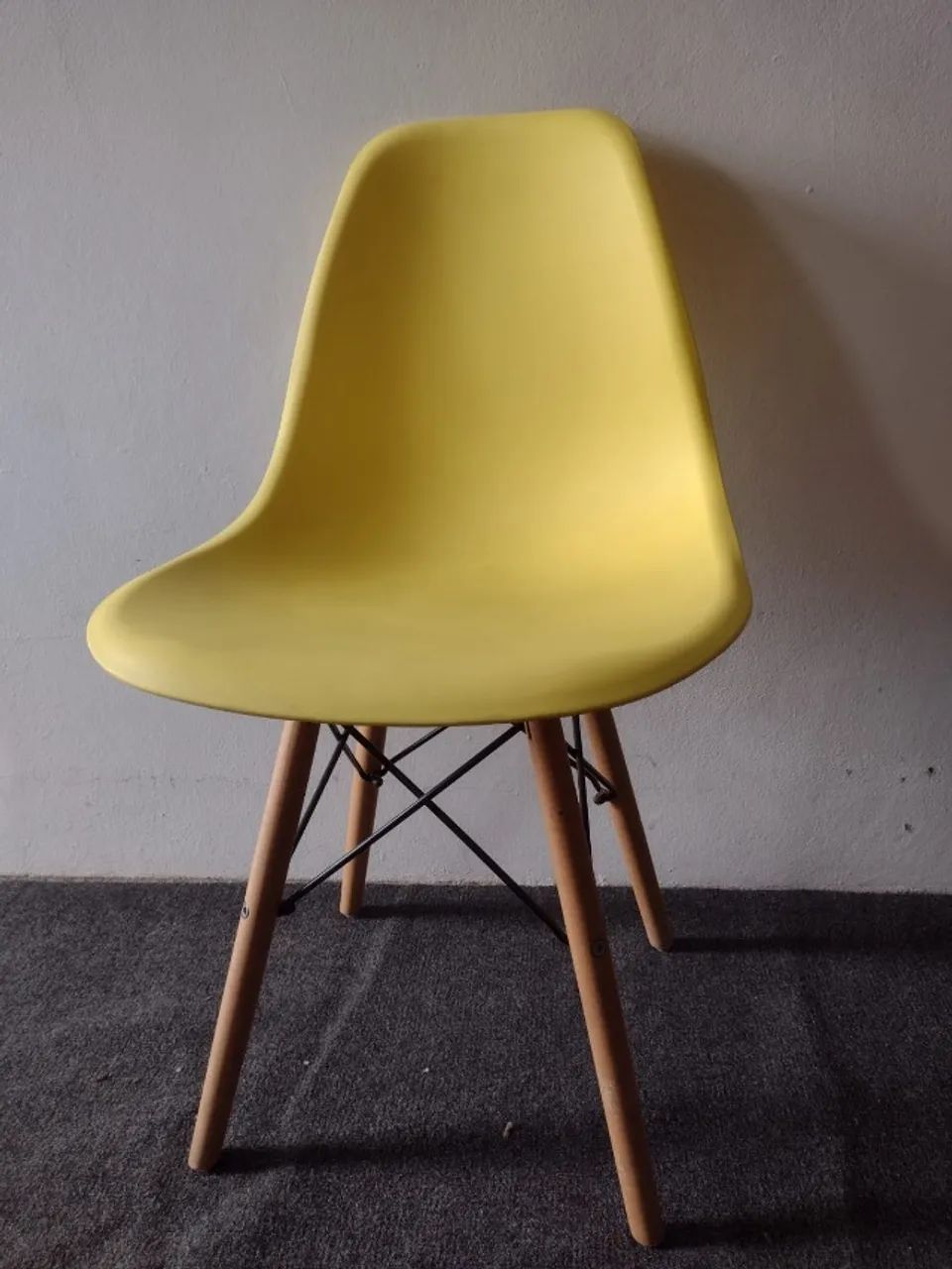 Cadeiras Charles Eames Eifel Amarelo - Foto 3