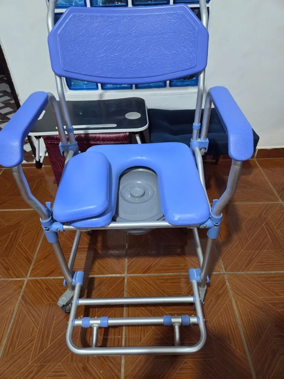 Cadeira de banho Dellamed + roda extra