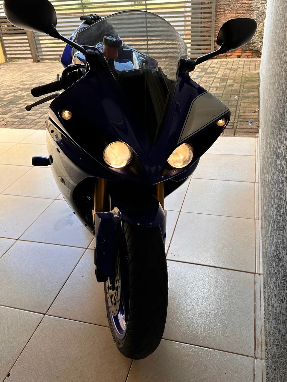 Yamaha R1 - Foto 2