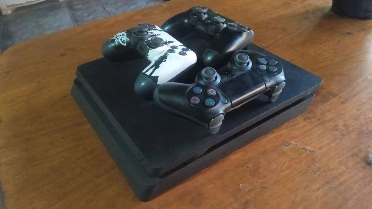 PS4 com 3 controles usado - Foto 3