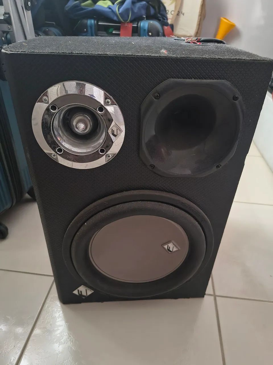 Caixa de som Falcon 12