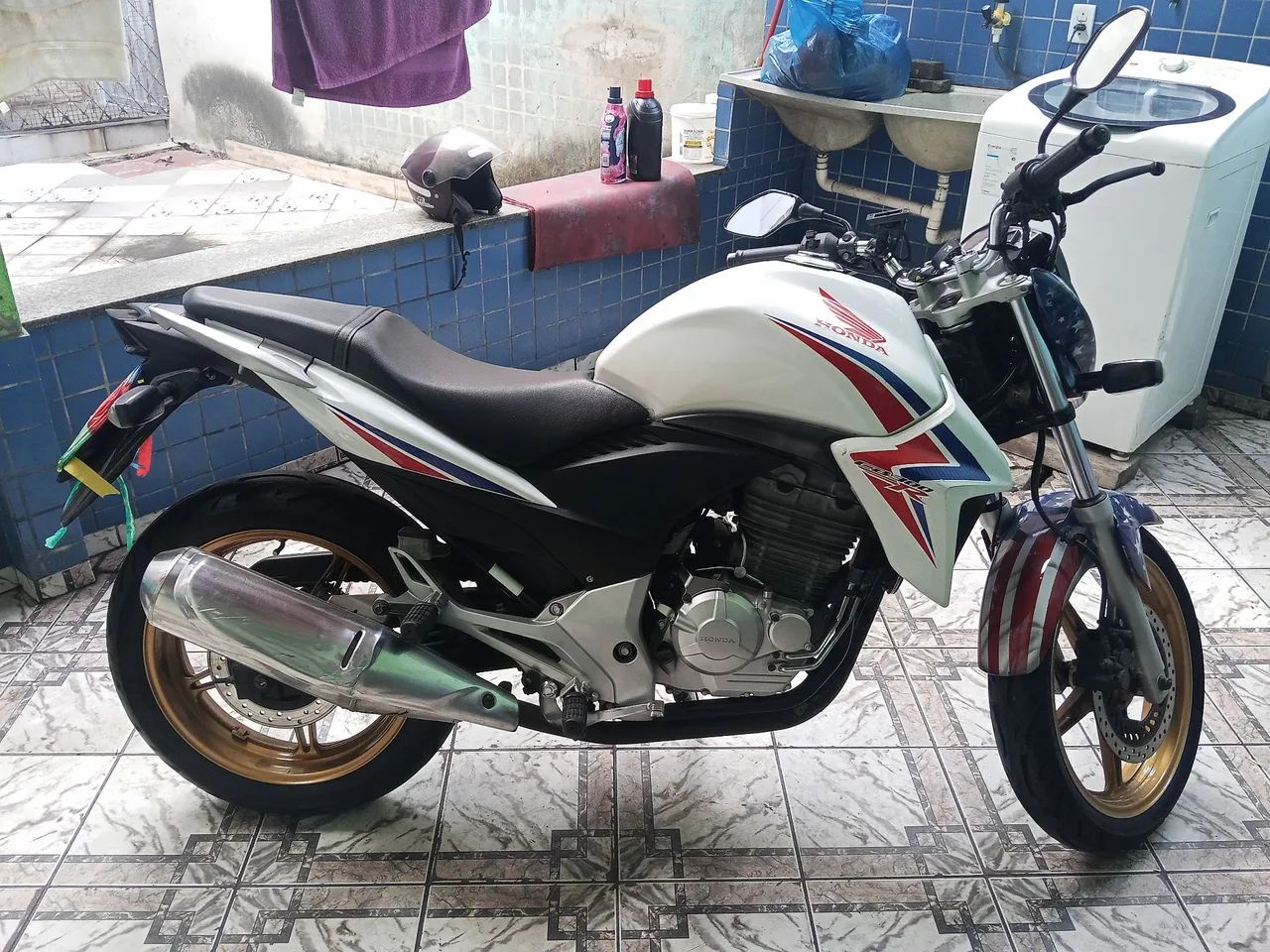 Cb300R super conservada com baixo km