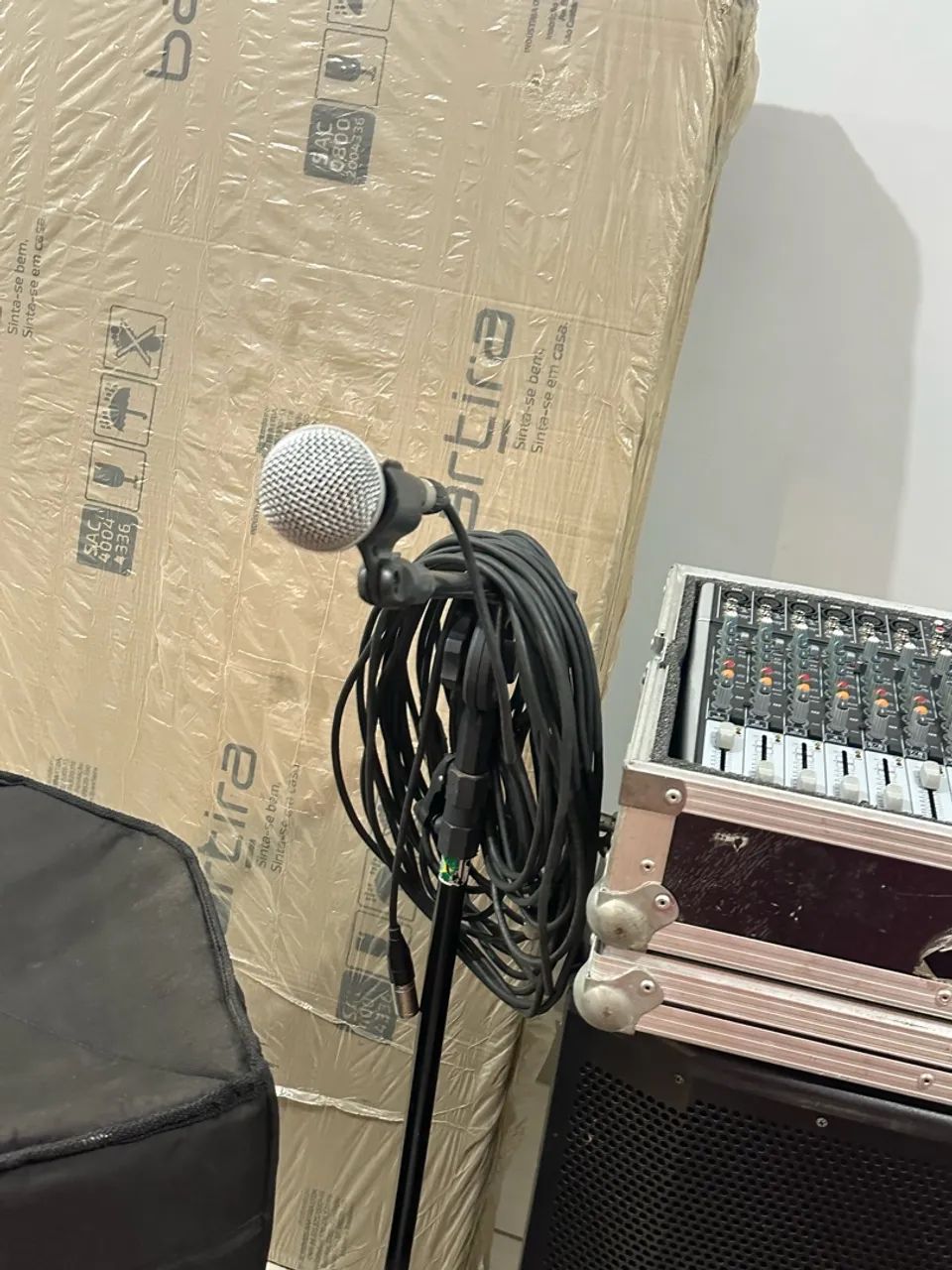 MICROFONE SHURE COM PEDESTAL 