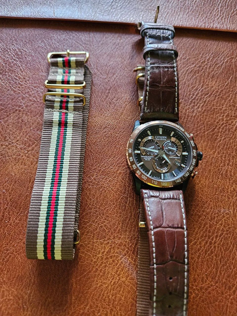 Relógio Citizen Eco drive AT4006-06X safira calendário perpétuo