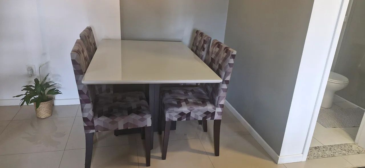Mesa com 4 cadeiras  - Foto 3