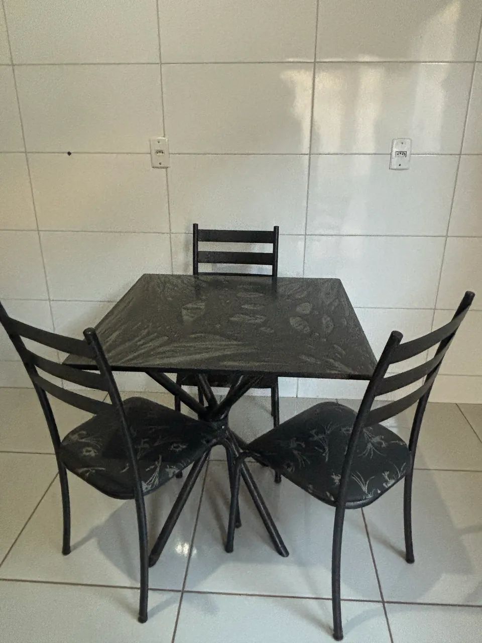 Mesa pedra 3 cadeiras 