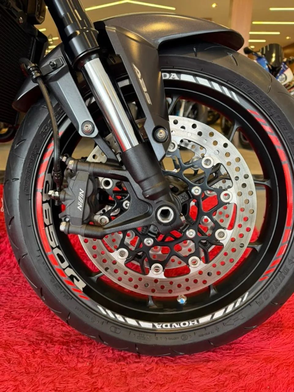 Honda CB 650R E-CLUTCH 2026 - Foto 2