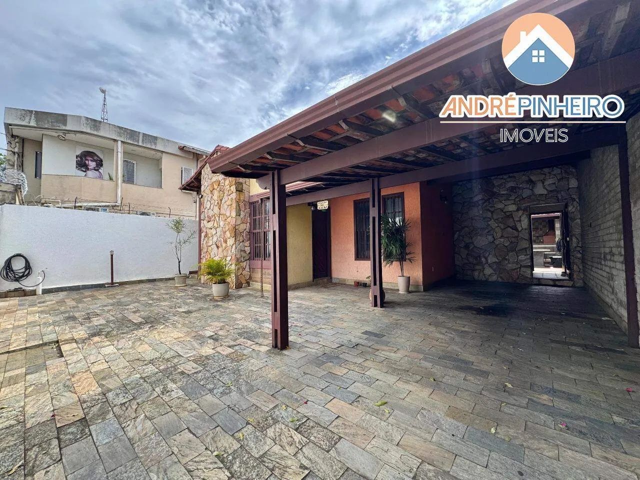 Casa à Venda  204m², 4 Quartos, Suíte com Hidromassagem, Piscina e Sauna - Foto 3