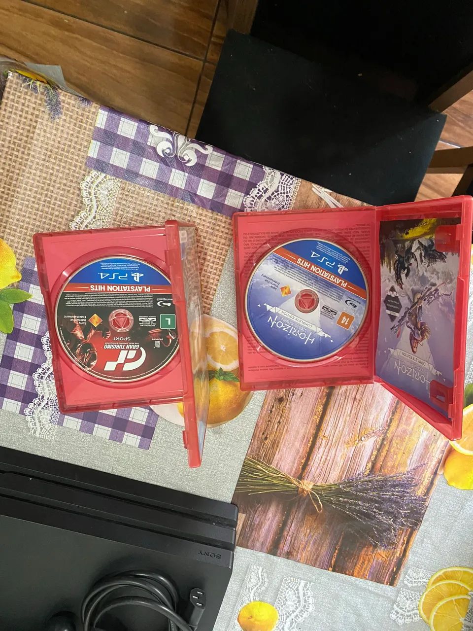 PS4 Pro 1TB + 2 Controles + 2 Jogos - Foto 3