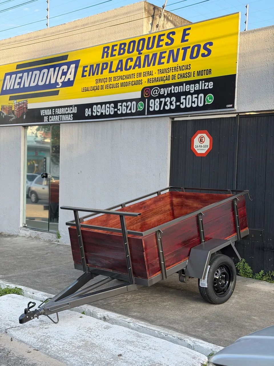 Reboque um eixo novo 