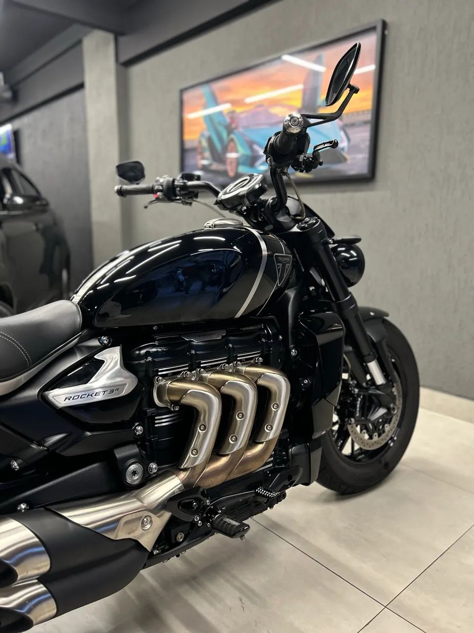 TRIUMPH ROCKET 3 R - Baixo Km - Impecável  - Foto 2