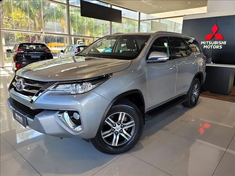 Toyota Hilux SW4