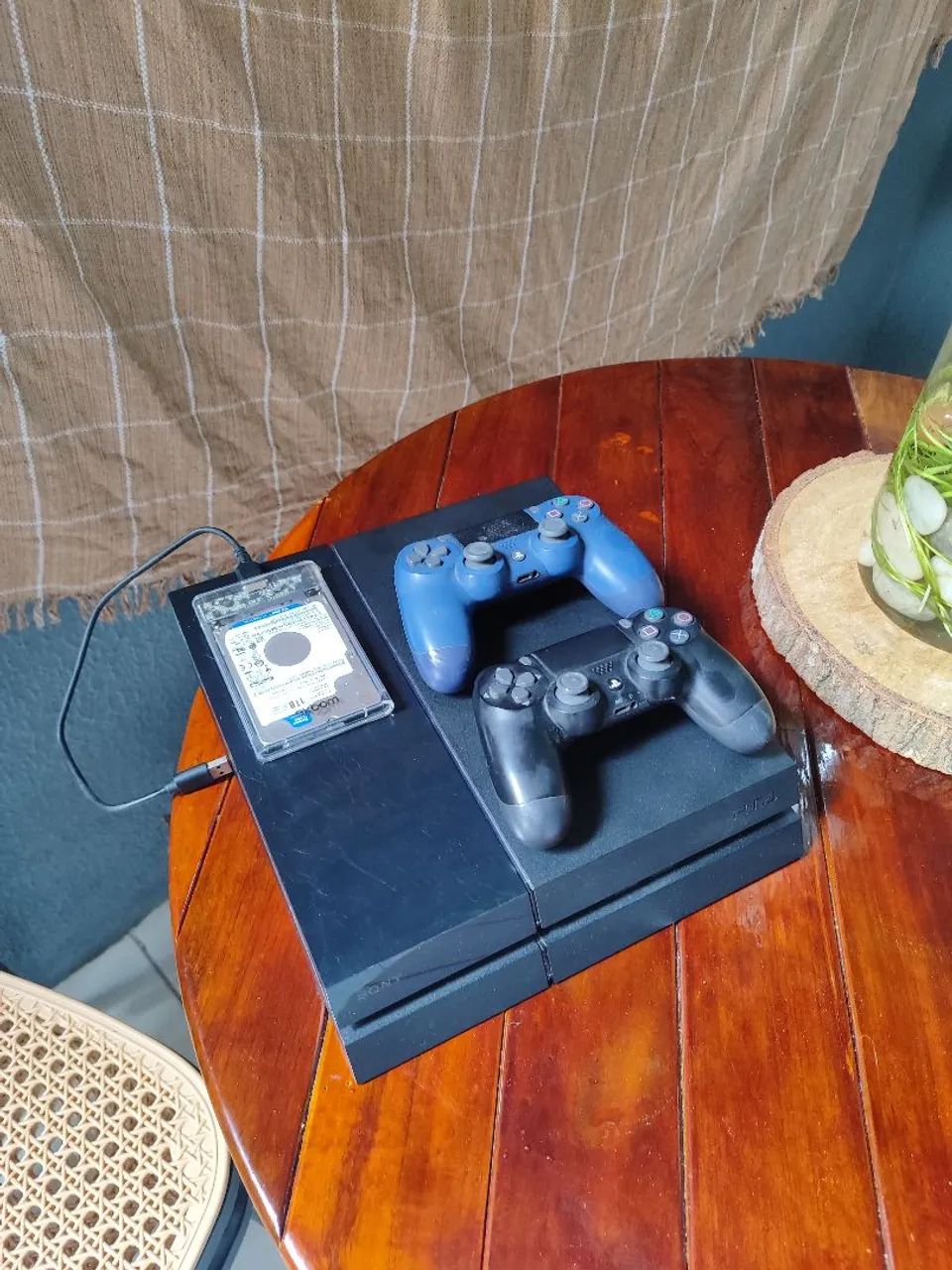 Playstation PS4 1TB + 2 Controles Originais