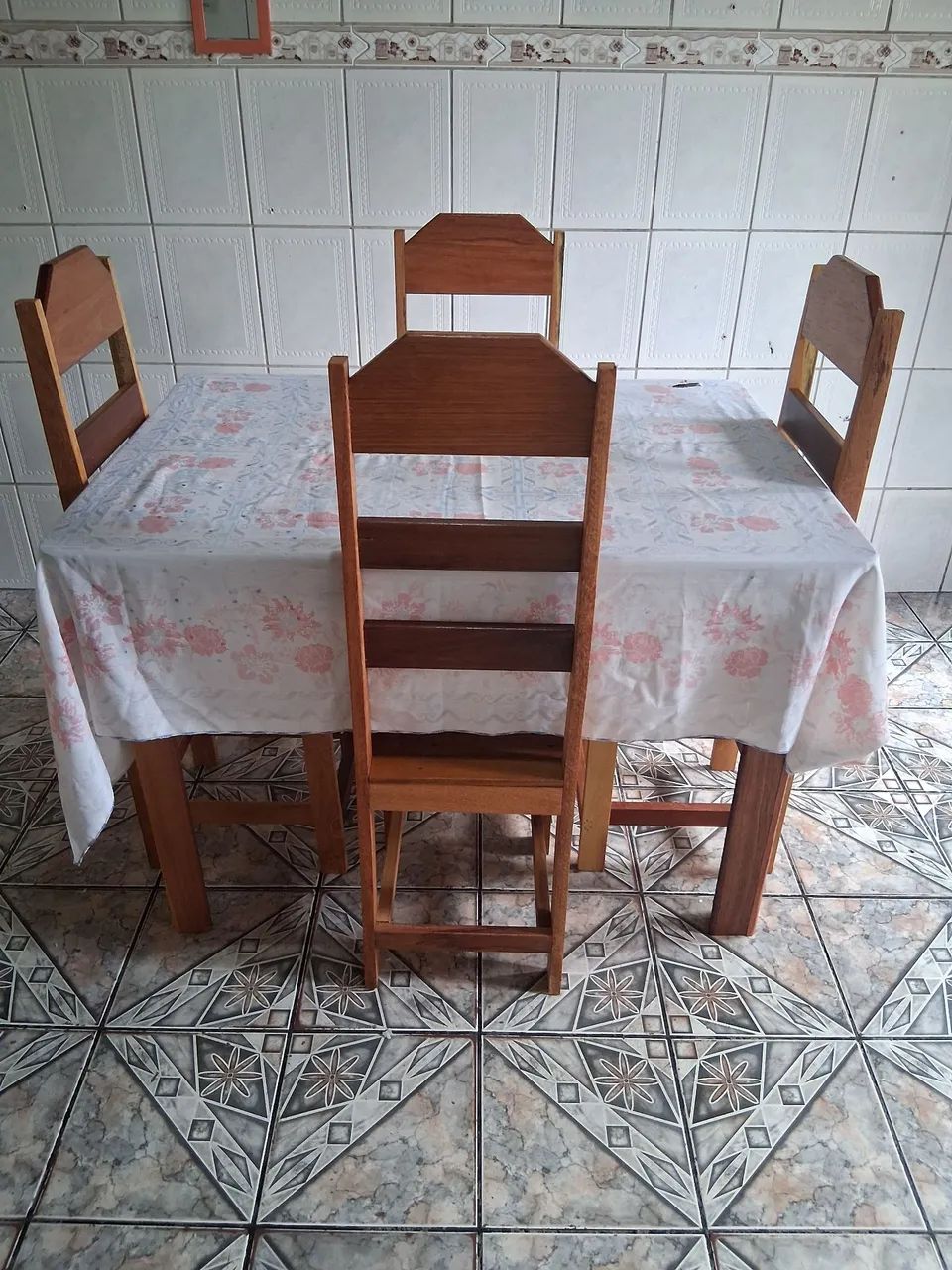 Mesa com 4 cadeiras  - Foto 2