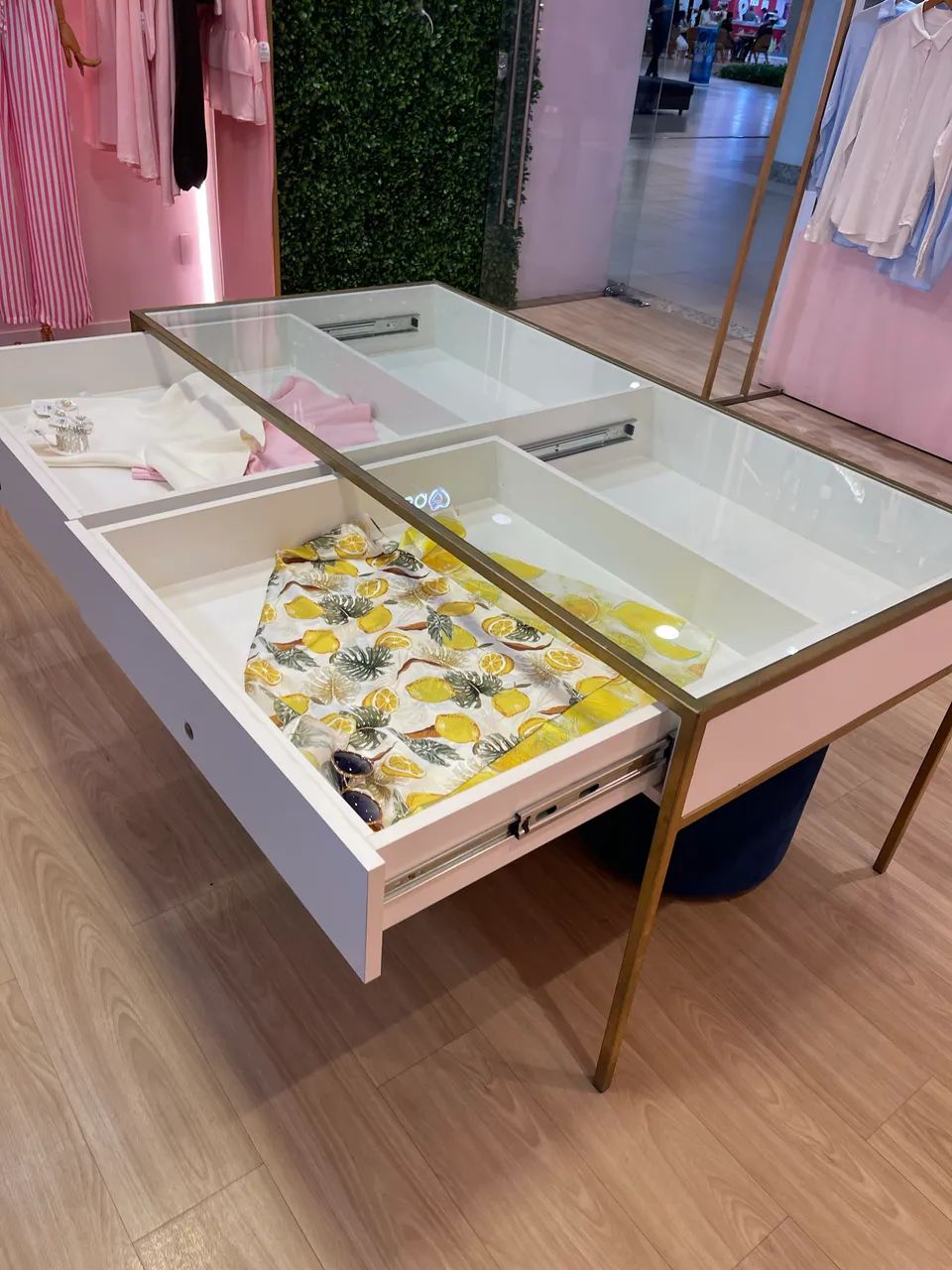 Mesa de centro em perfeitas condições 