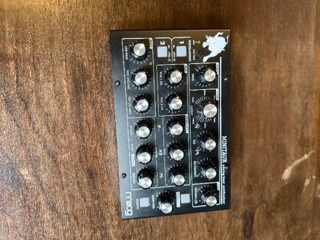 Moog Minitaur - Sintetizador Baixo Analógico - Estado de Novo