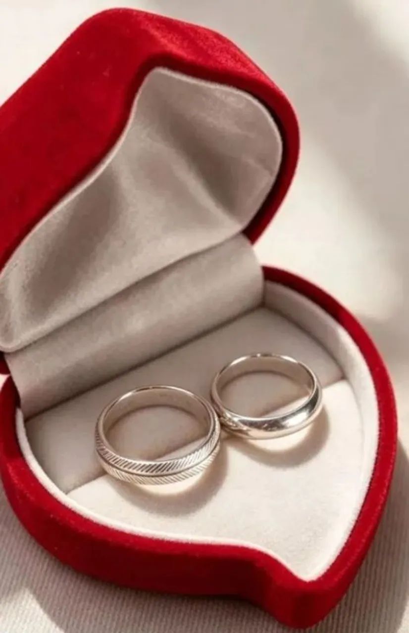 Par de aliança prata para presentear ? a esposa ou esposo 